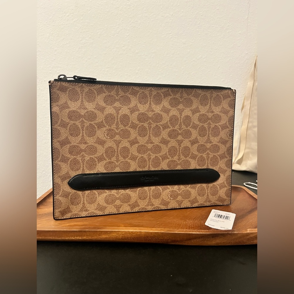 Manhattan Pouch In Signature Canvas Coach